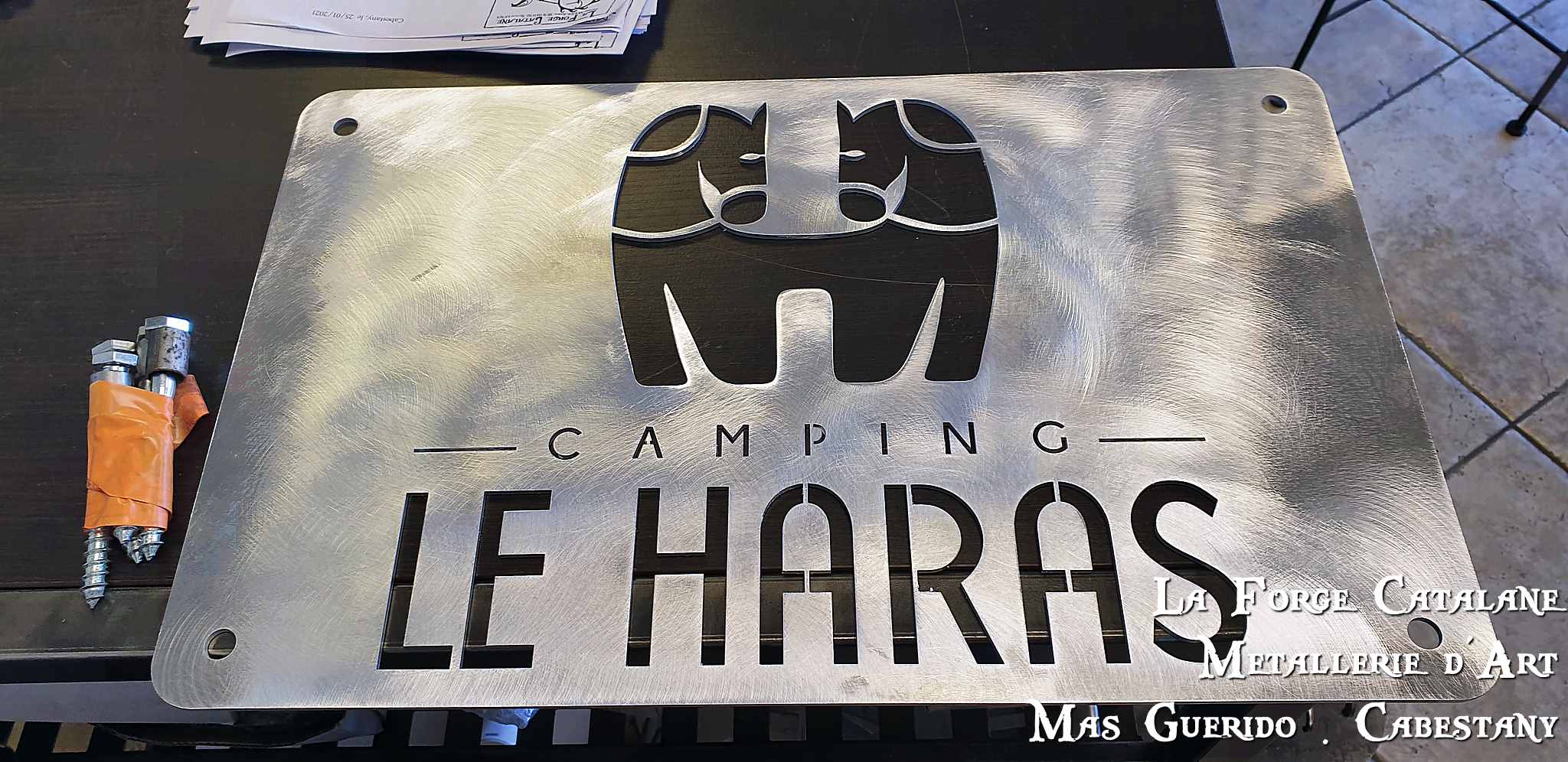 plaque  decoupe laser inox forge catalane.jpg